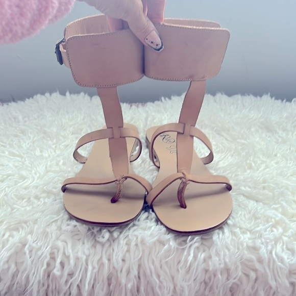 Super Cute & Stylish Rebel Tan Leather Gladiator Sandals with Ankle Cuff!ππ©΄π - Picture 8 of 9